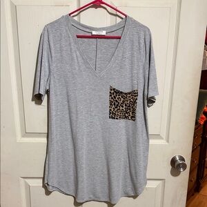 Zenana Outfitters Gray V-Neck Tee with Leopard Pocket